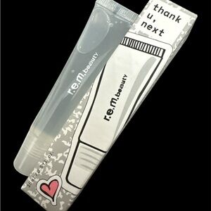 r.e.m. beauty utmost importance plumping lipgloss(clear) NIB
